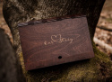 Drewniane pudełko na zdjęcia 15x23cm i pendrive Our Story